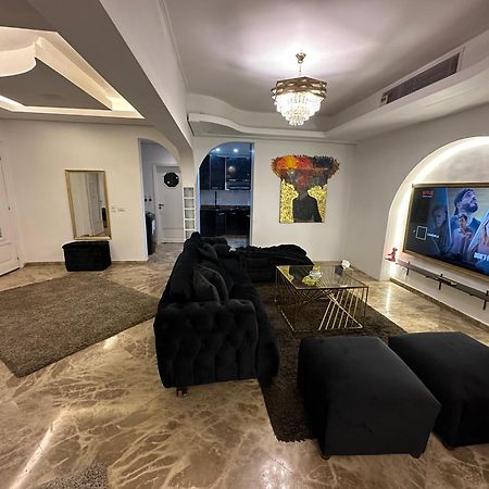 Modern 1-Bedroom Apartment In Zamalek Visits Allowed Caïro Buitenkant foto