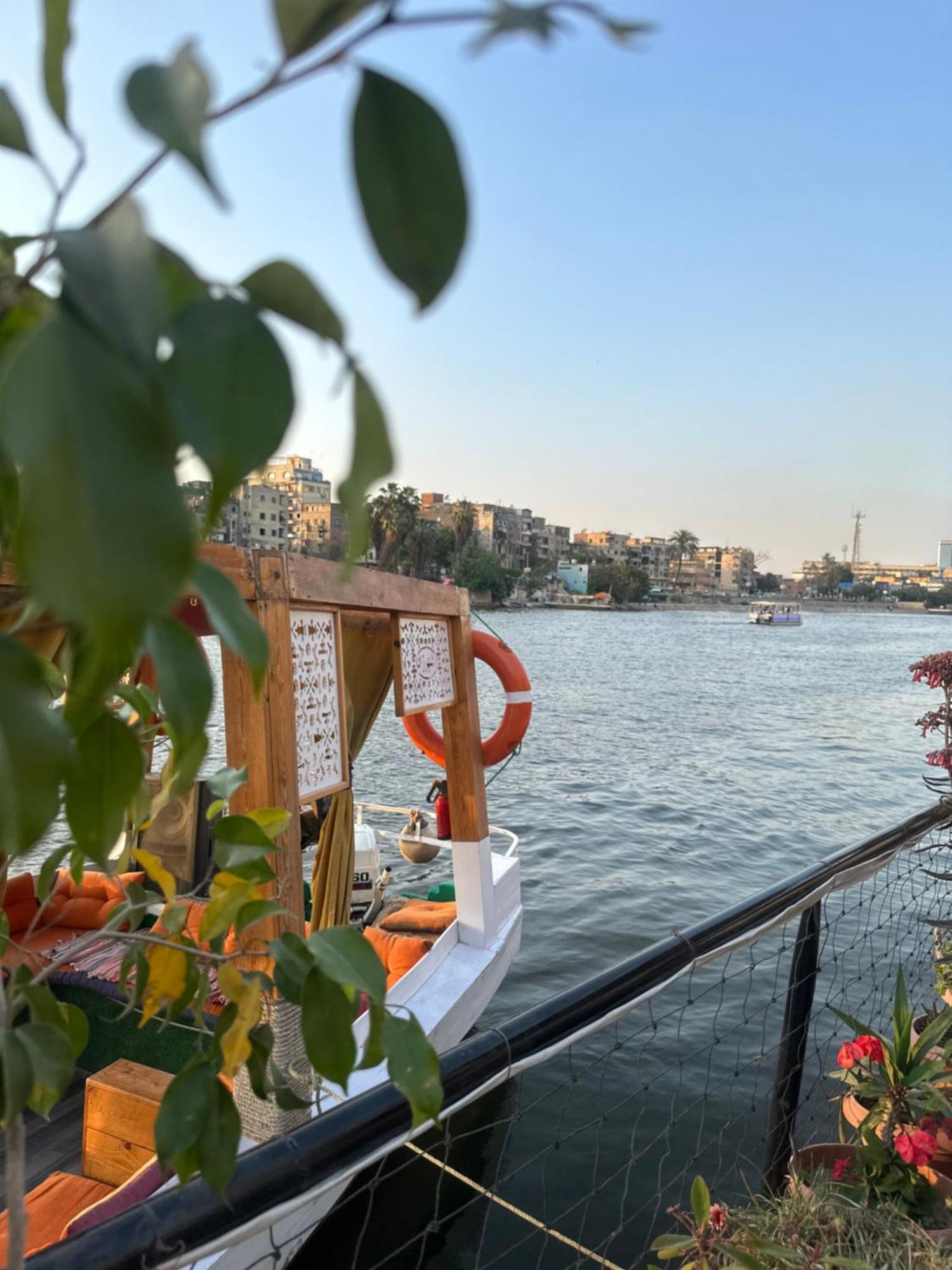 Modern 1-Bedroom Apartment In Zamalek Visits Allowed Caïro Buitenkant foto