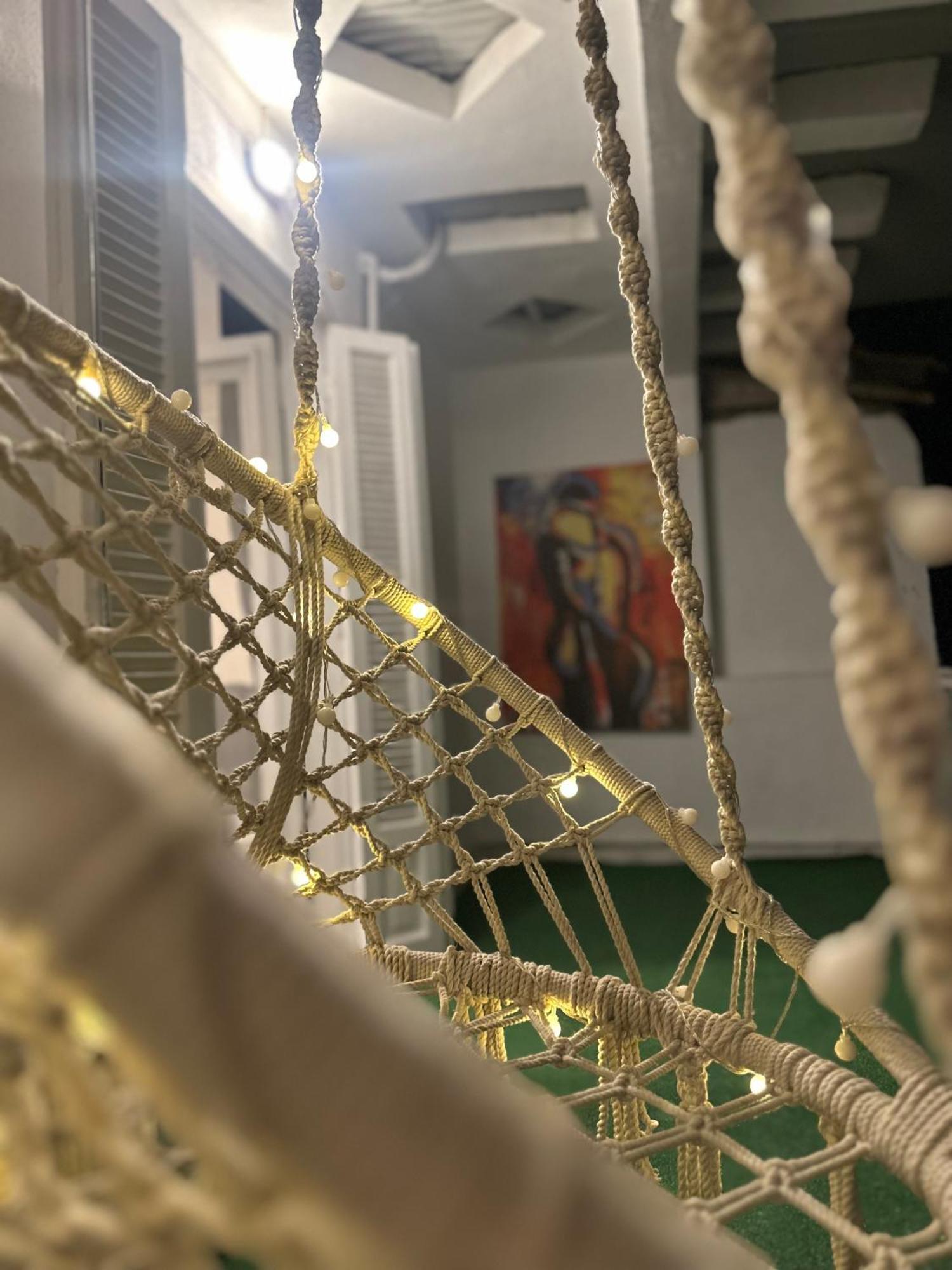 Modern 1-Bedroom Apartment In Zamalek Visits Allowed Caïro Buitenkant foto