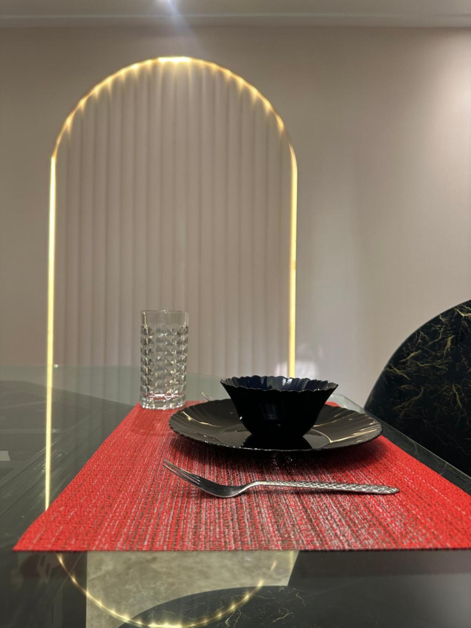 Modern 1-Bedroom Apartment In Zamalek Visits Allowed Caïro Buitenkant foto