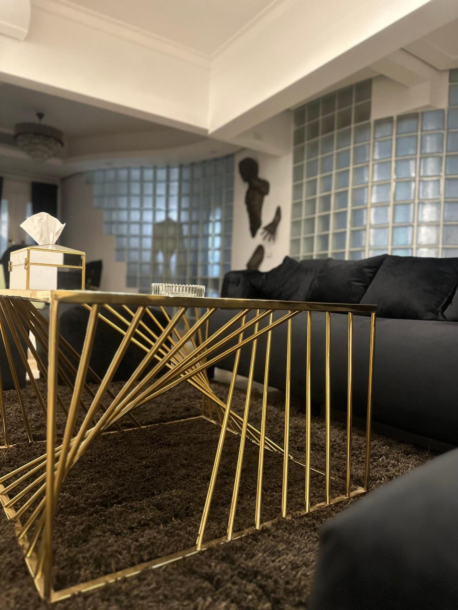 Modern 1-Bedroom Apartment In Zamalek Visits Allowed Caïro Buitenkant foto