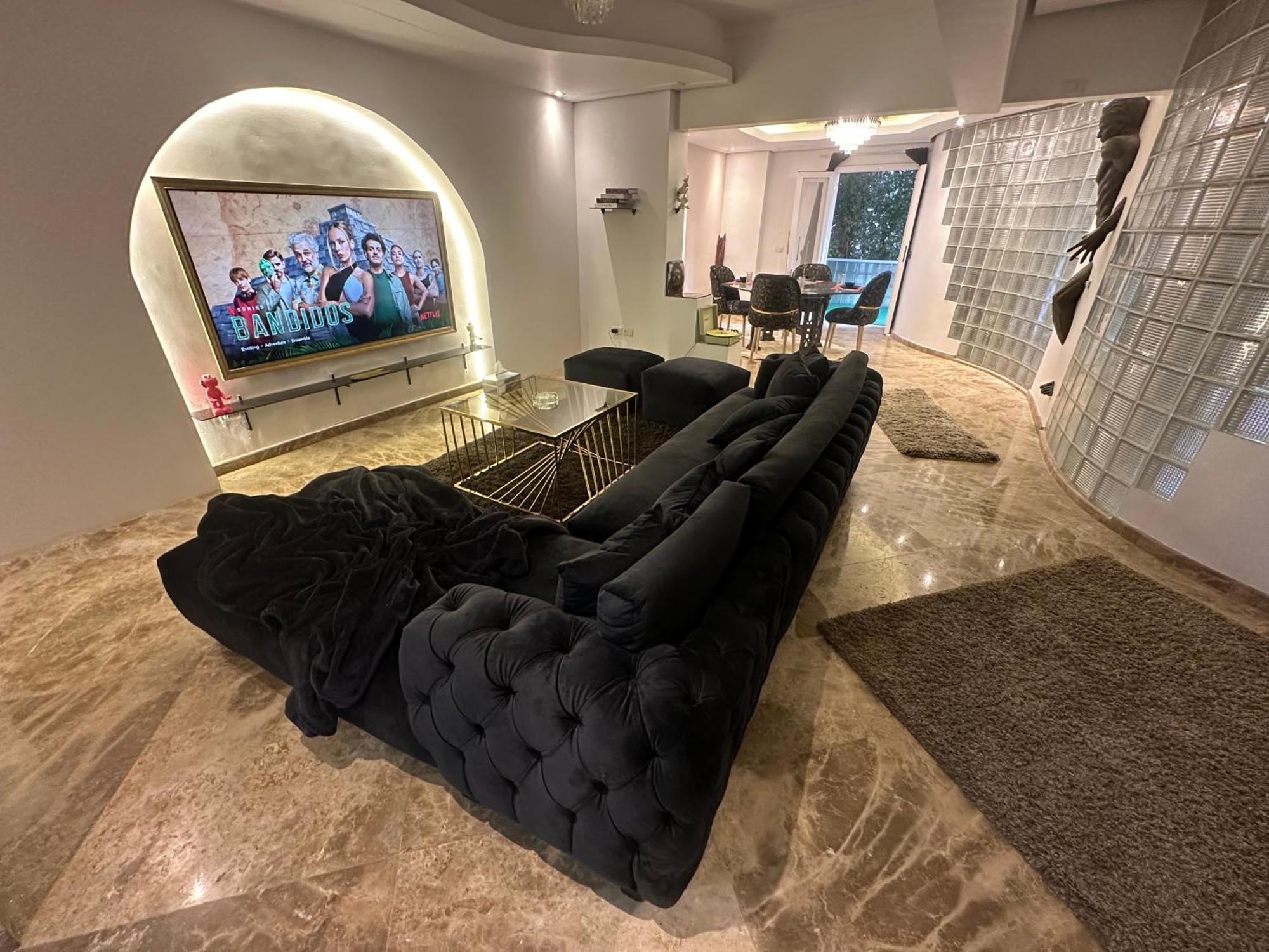 Modern 1-Bedroom Apartment In Zamalek Visits Allowed Caïro Buitenkant foto